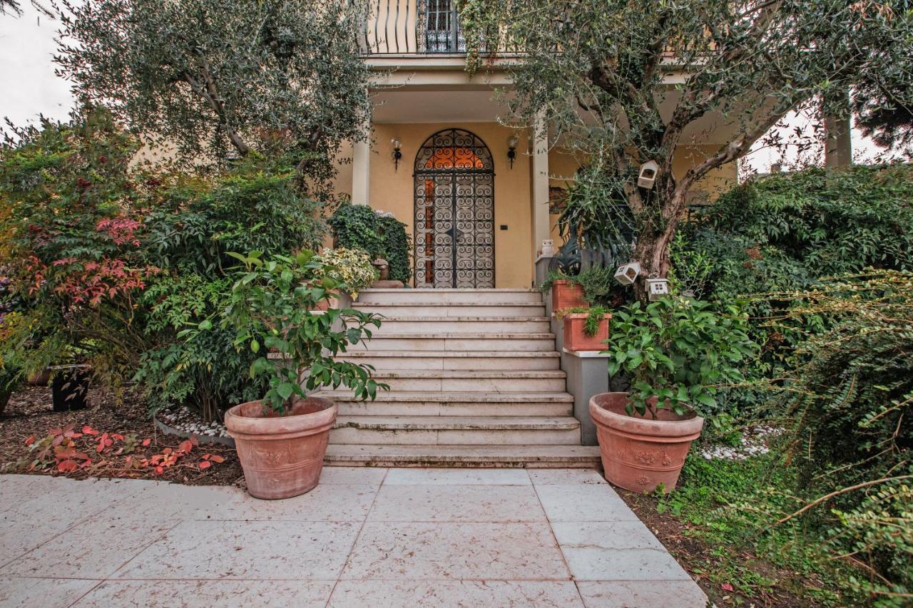 Bed&Breakfast Relax In The Lake Desenzano del Garda Exterior photo