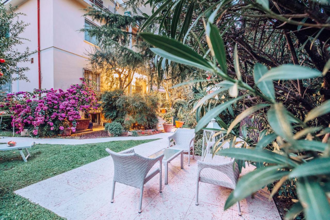 Bed&Breakfast Relax In The Lake Desenzano del Garda Exterior photo