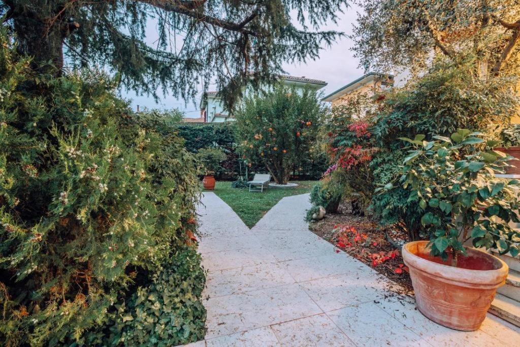 Bed&Breakfast Relax In The Lake Desenzano del Garda Exterior photo